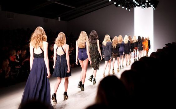 晴雨兼用で進化する折りたたみ傘が変える現代人の快適なお出かけ習慣 晴雨兼用で進化する折りたたみ傘が変える現代人の快適なお出かけ習慣